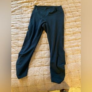 Old Navy black cropped Leggings with ruching detail